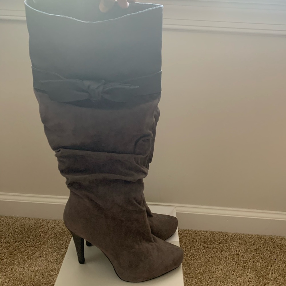 Grey Boots with Bow!